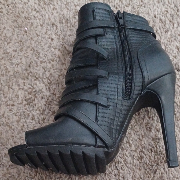 SOLD 3/26 - Picture 6 of 10